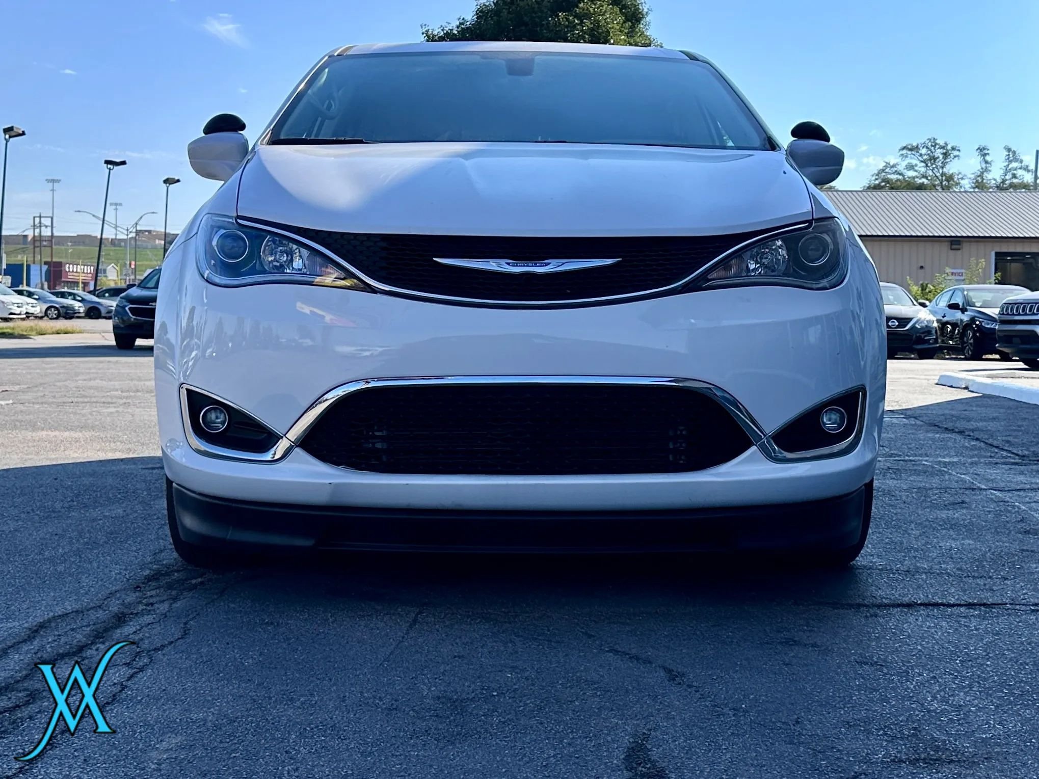 Used 2018 Chrysler Pacifica Touring Plus FWD image 11
