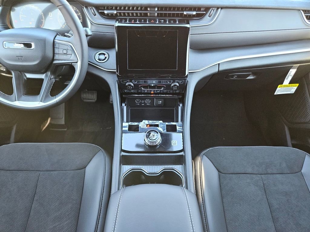 New 2025 Jeep Grand Cherokee Altitude image 14