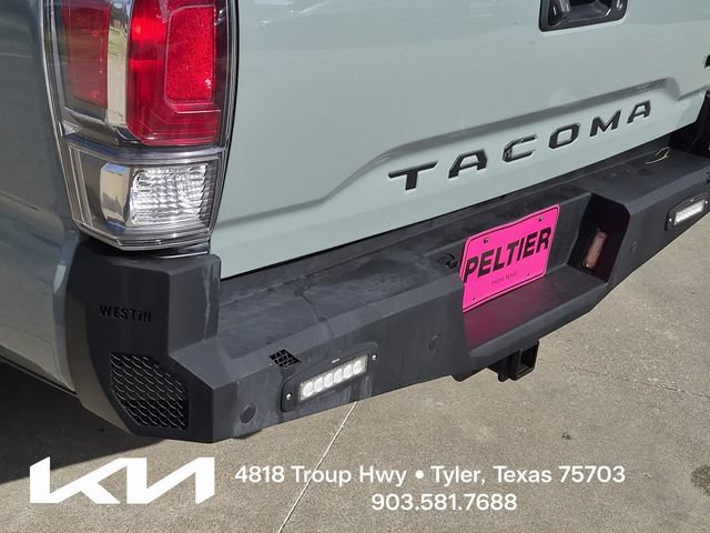 Used 2022 Toyota Tacoma TRD Off-Road AWD/4WD image 10