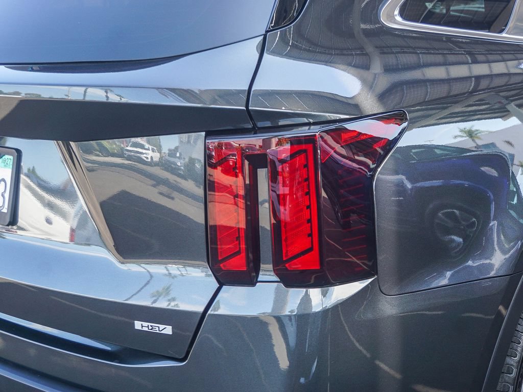 Certified 2025 Kia Sorento EX FWD image 8
