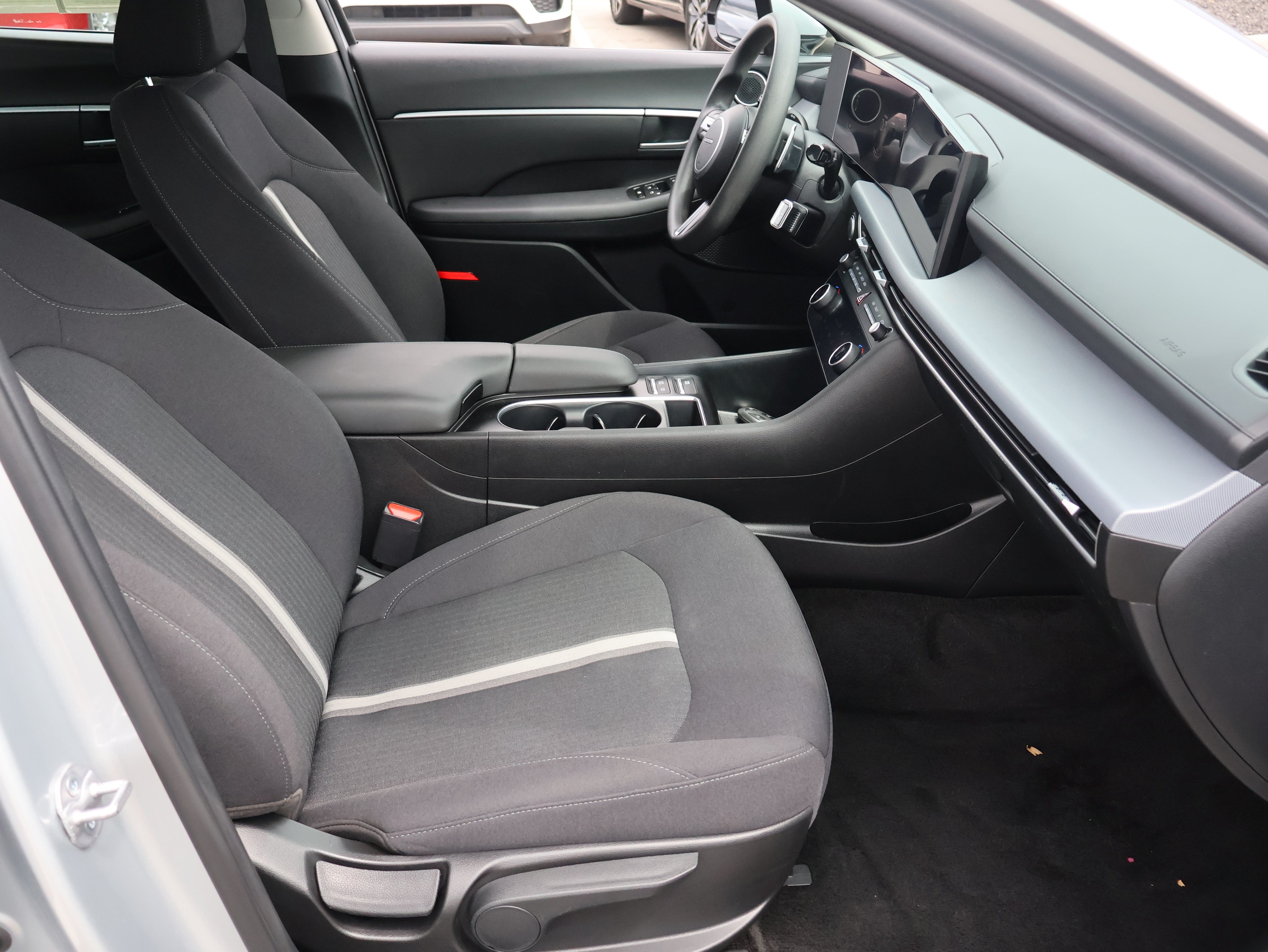 Used 2025 Hyundai Sonata SEL FWD image 8