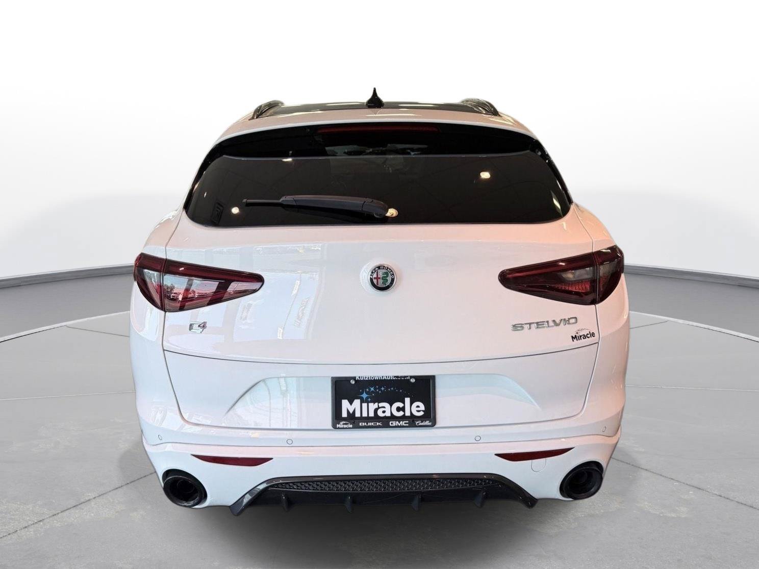 Used 2023 Alfa Romeo Stelvio Veloce AWD/4WD image 15