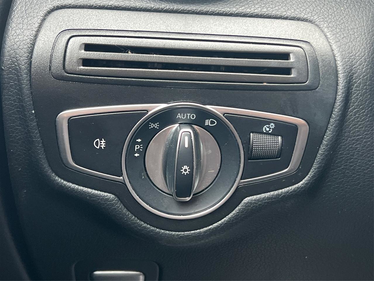 Used 2019 Mercedes-Benz GLC 300 4MATIC image 31