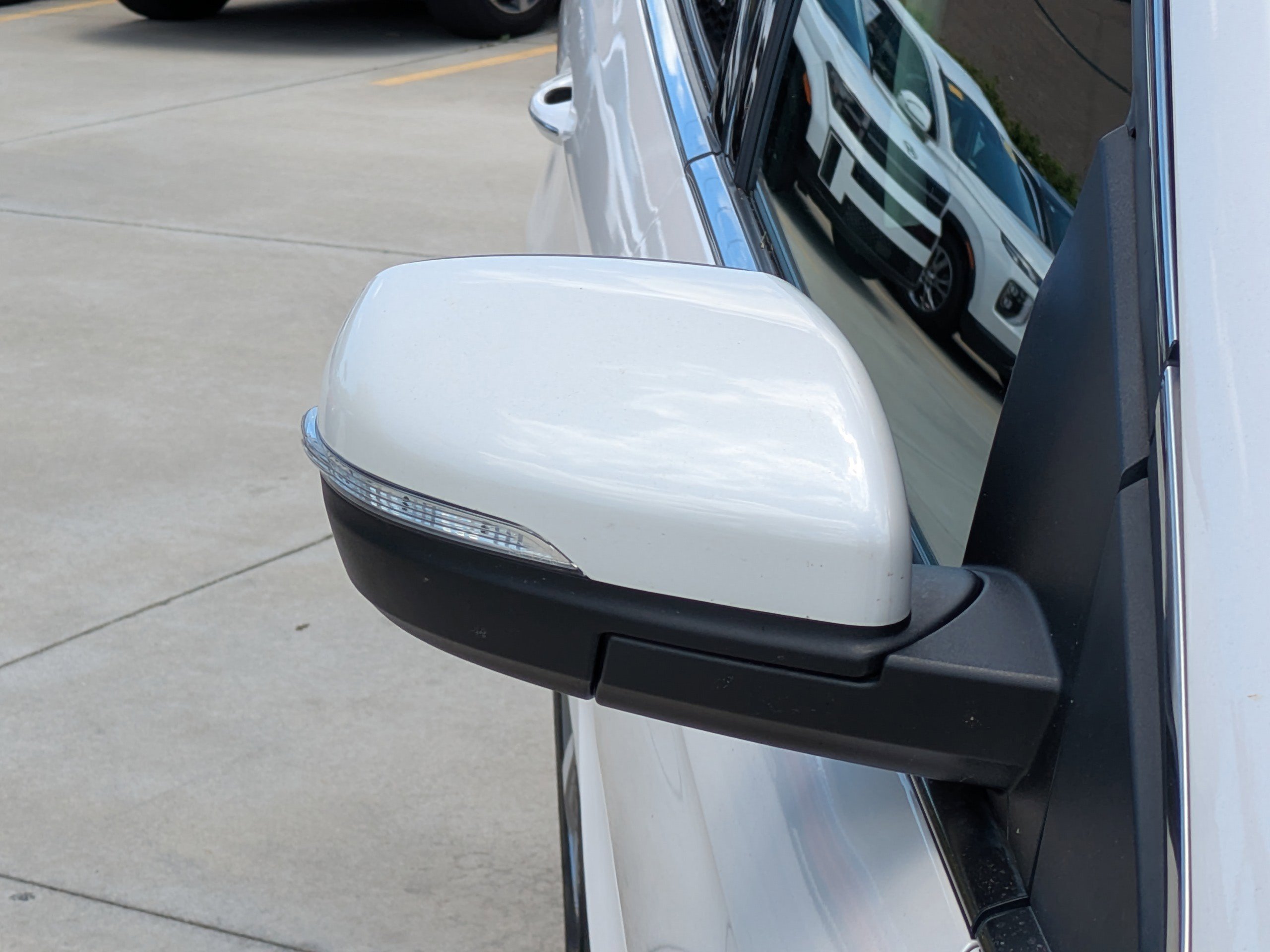 Used 2019 Ford Edge Titanium w/ Cold Weather Package AWD/4WD image 8