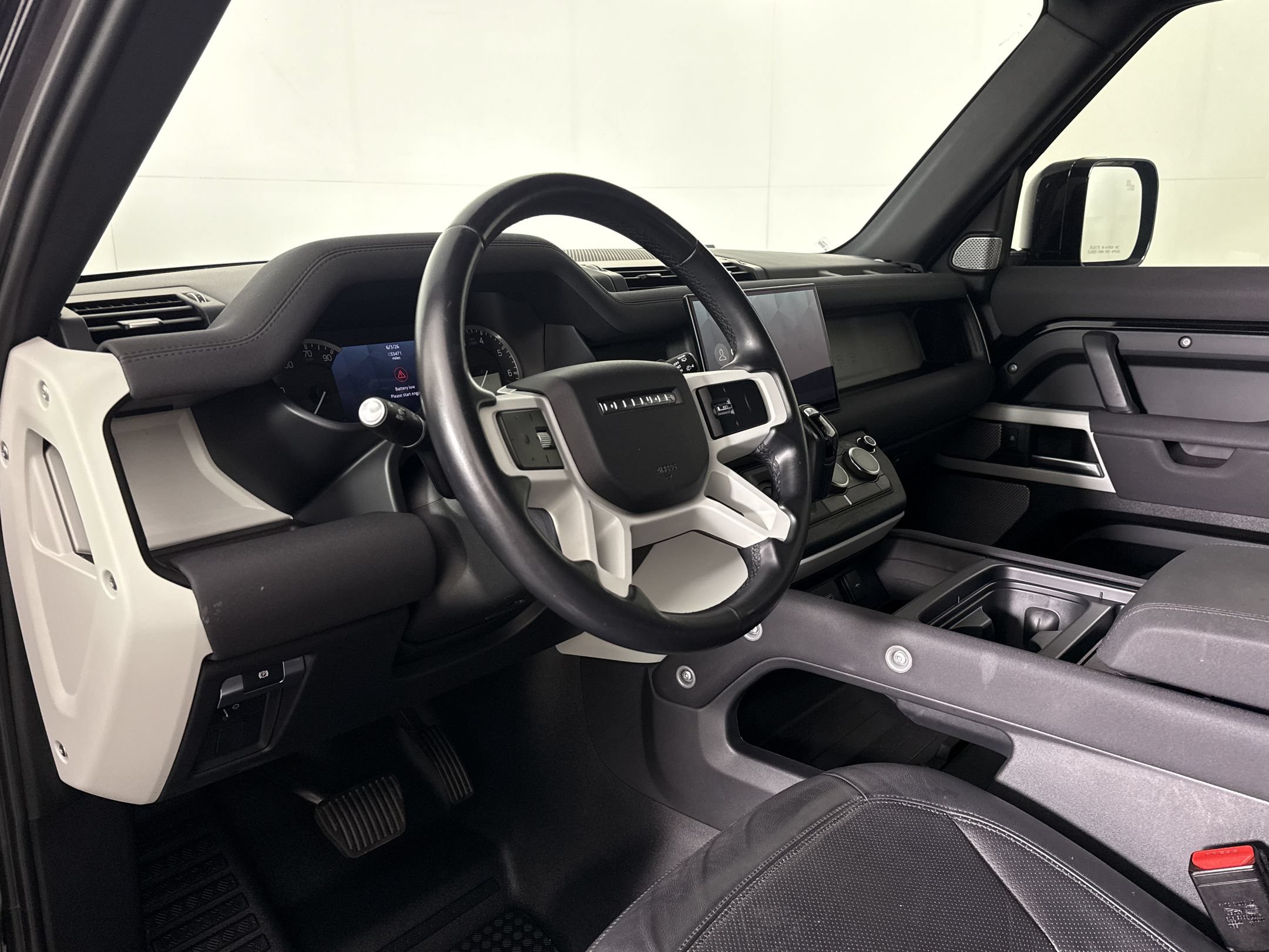 Used 2023 Land Rover Defender 130 SE AWD/4WD image 4