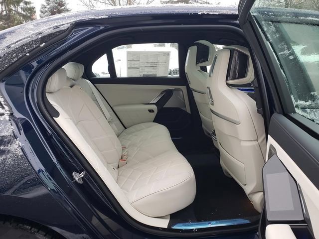 New 2026 BMW 740i xDrive w/ Premium Package image 15