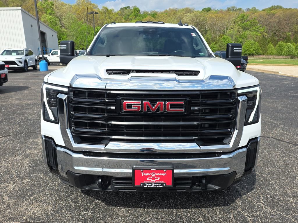 Used 2025 GMC Sierra 2500 Pro AWD/4WD image 3