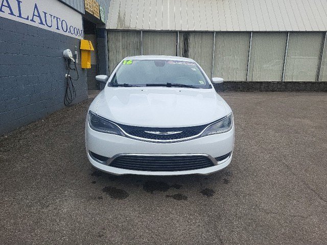Used 2016 Chrysler 200 Limited FWD image 4