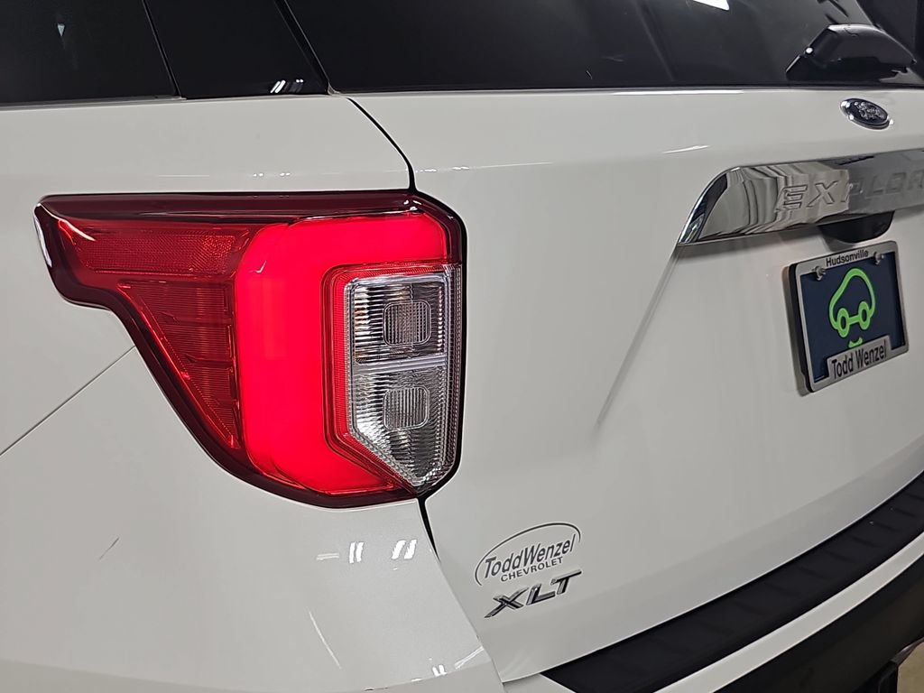 Used 2023 Ford Explorer XLT w/ Equipment Group 202A AWD/4WD image 40