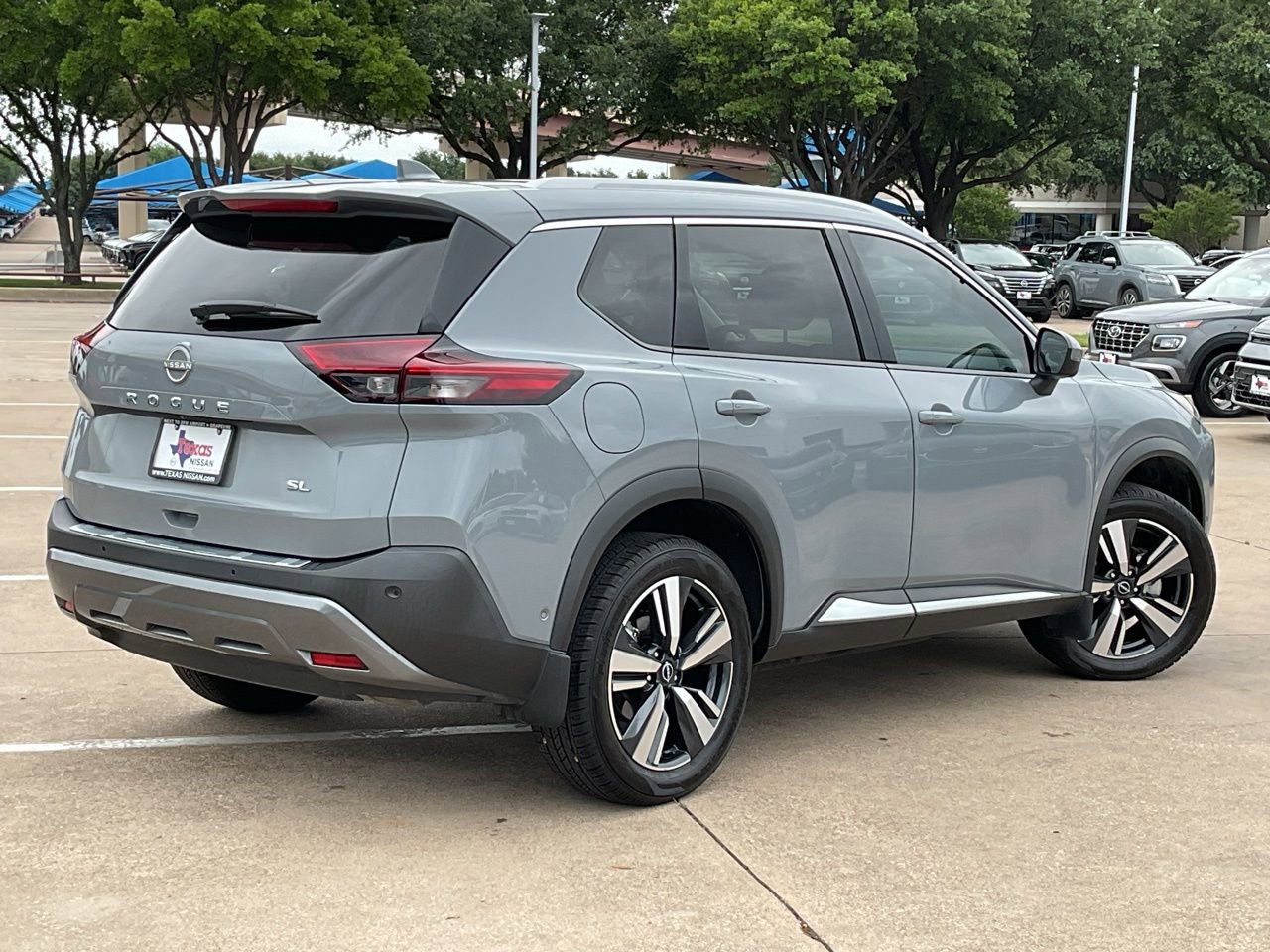 Used 2023 Nissan Rogue SL w/ SL Premium Package image 5