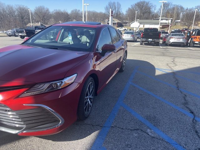 Used 2023 Toyota Camry XLE w/ Navigation Package image 6