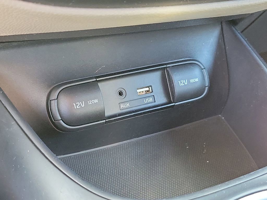 Used 2017 Kia Soul + image 23