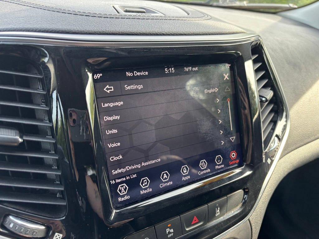 Used 2019 Jeep Cherokee Limited w/ Technology Group AWD/4WD image 34