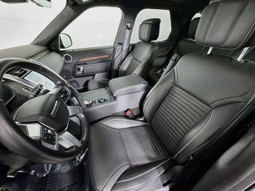 Used 2024 Land Rover Discovery Dynamic SE AWD/4WD image 22