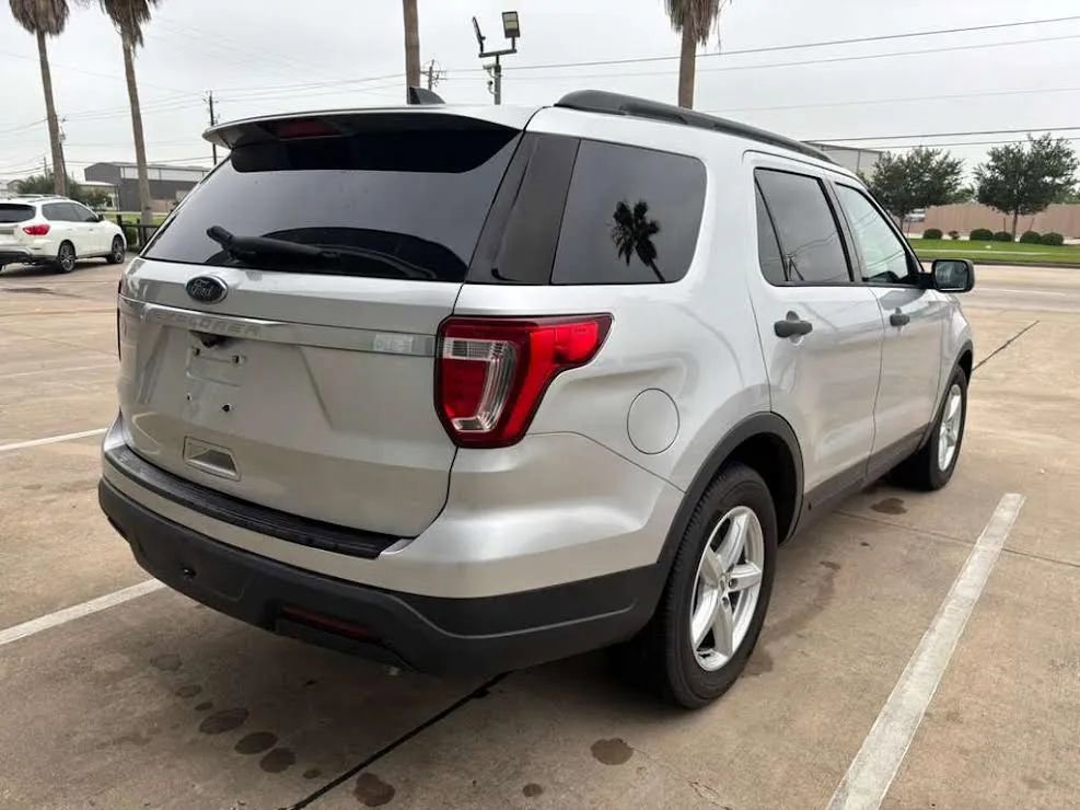 Used 2018 Ford Explorer FWD image 3