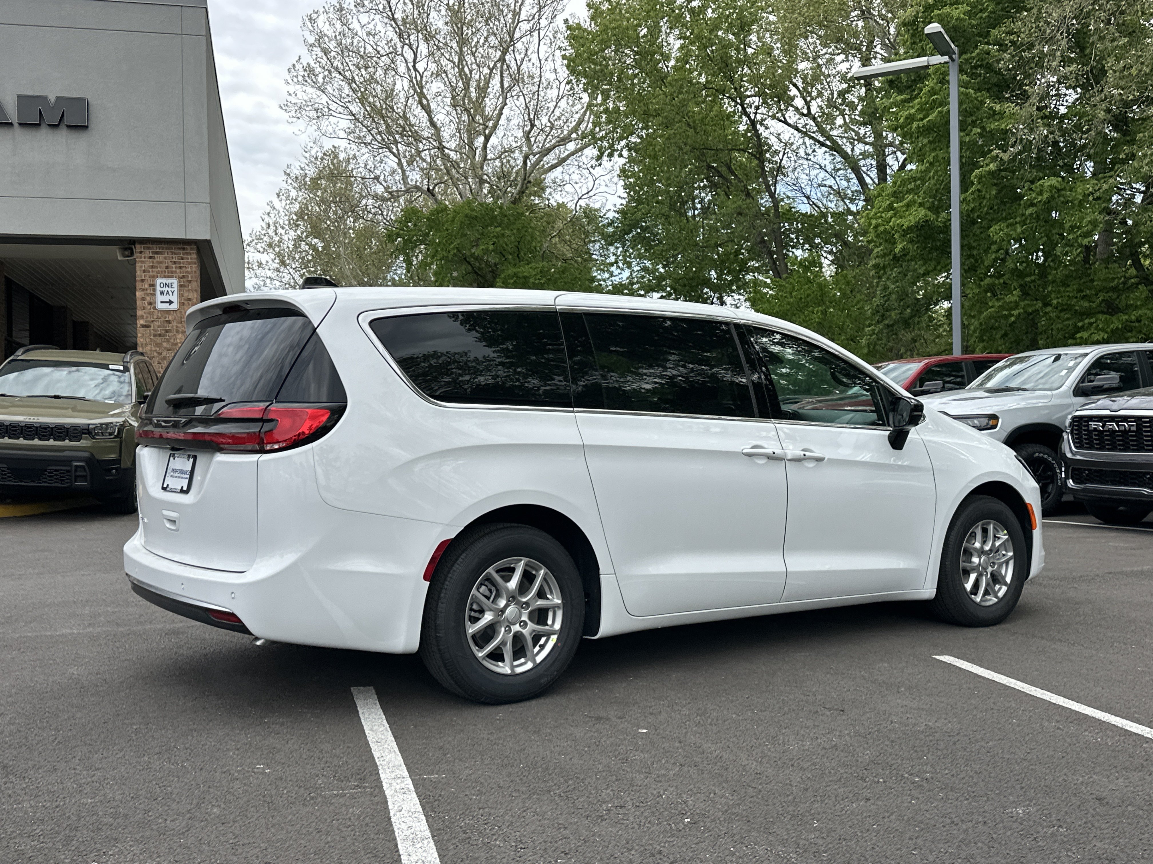 New 2027 Chrysler Pacifica Select w/ Family Tech Group FWD image 16