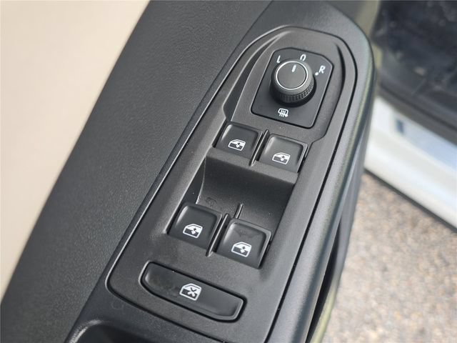 Used 2025 Volkswagen Taos SE FWD image 13