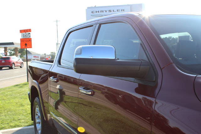 Used 2019 RAM 1500 Laramie AWD/4WD image 2
