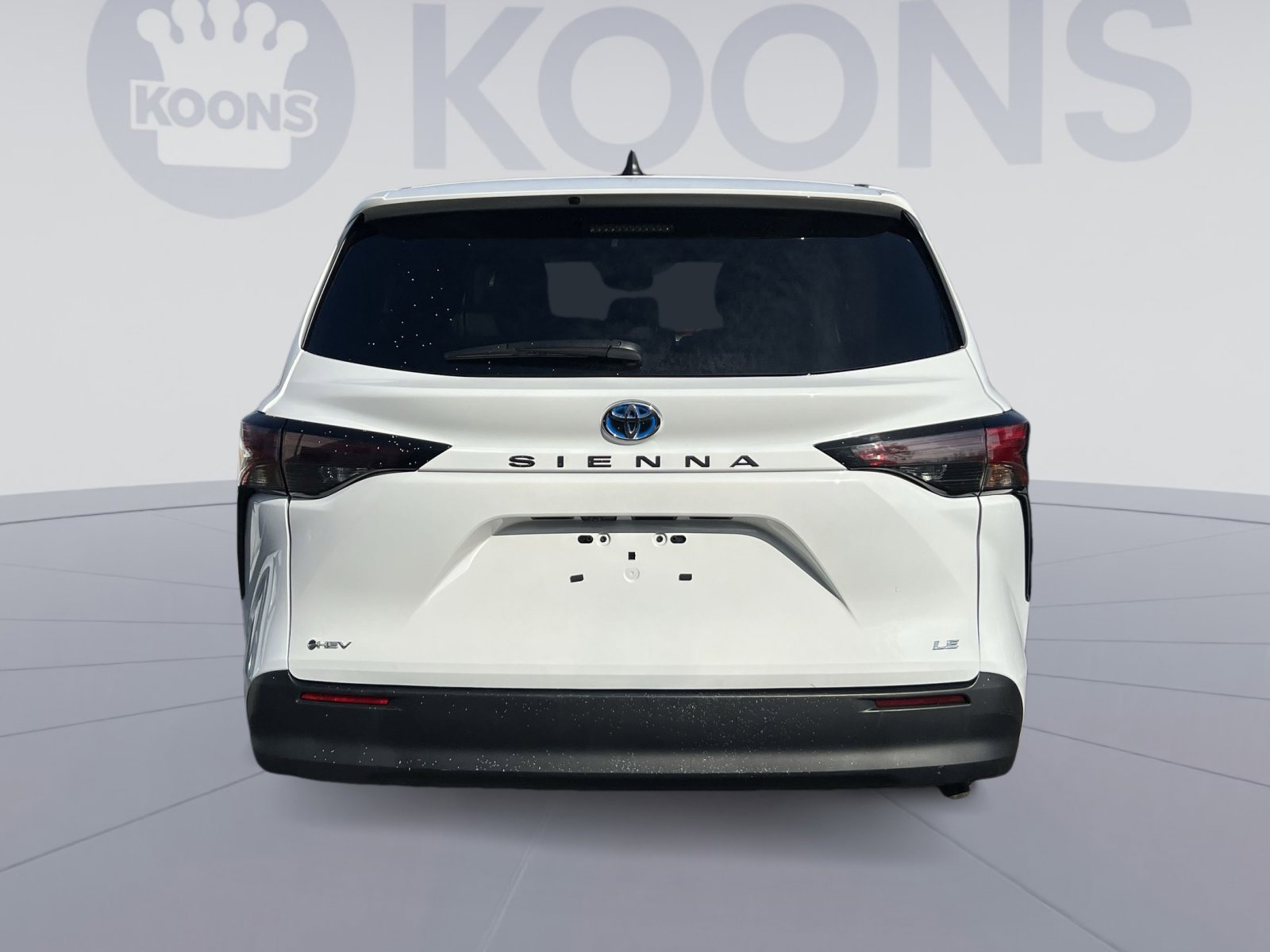 Used 2025 Toyota Sienna LE image 4