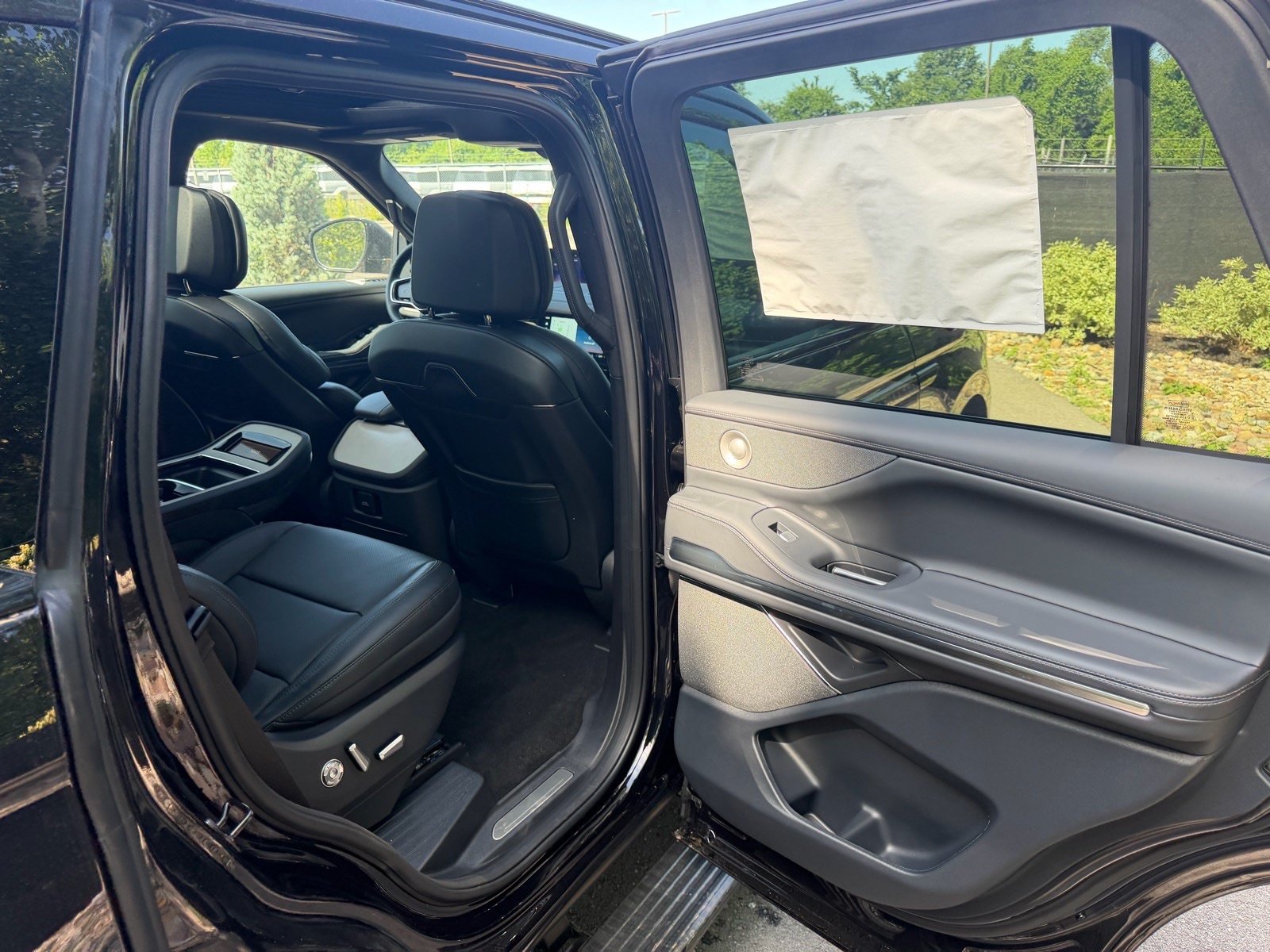New 2026 Lincoln Navigator Reserve w/ Jet Appearance Package AWD/4WD image 14