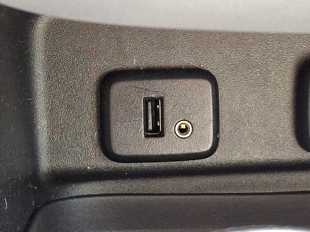 Used 2018 Chevrolet Equinox LT FWD image 23