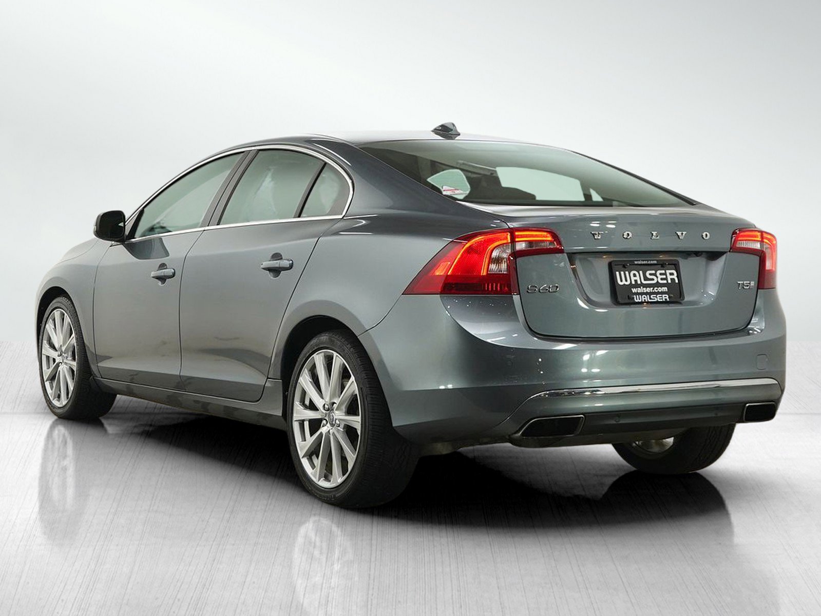 Used 2017 Volvo S60 T5 Inscription Platinum w/ Climate Package FWD image 3