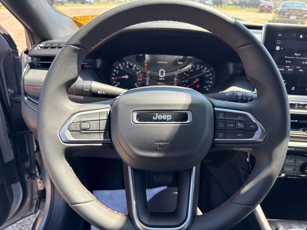 Used 2025 Jeep Compass Trailhawk AWD/4WD image 28