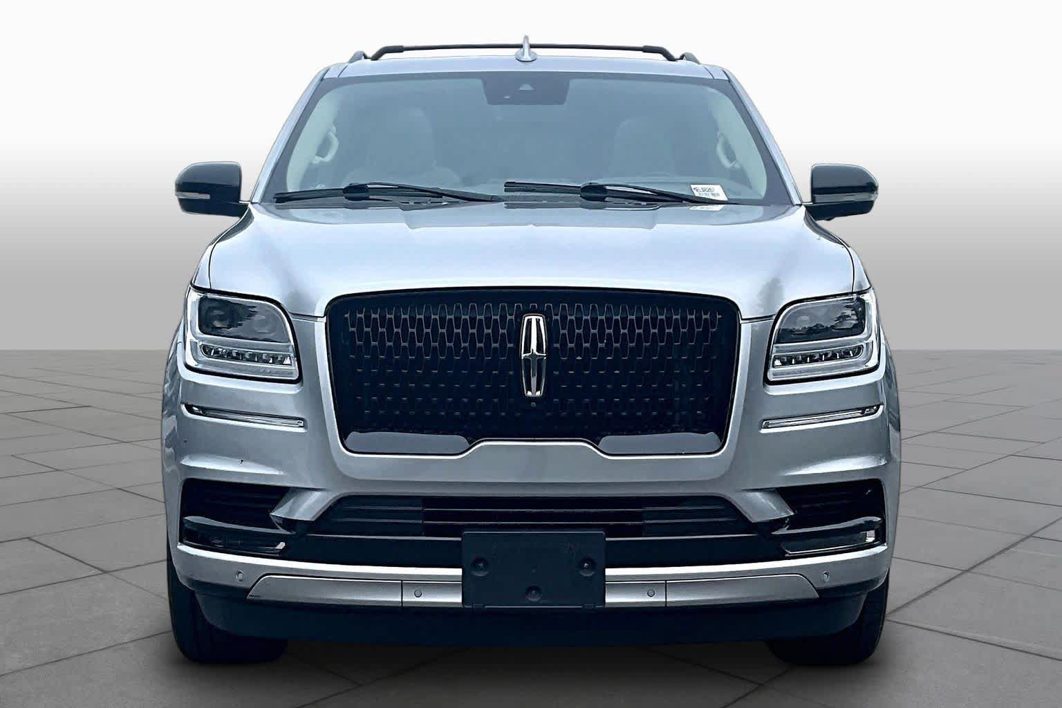Used 2021 Lincoln Navigator L Reserve w/ Luxury Package AWD/4WD image 3