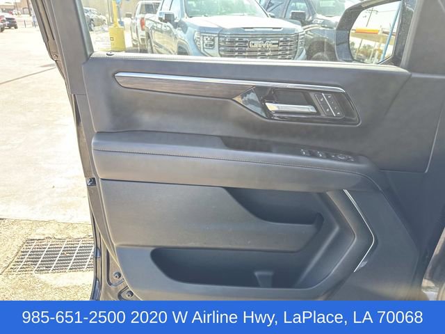 Used 2025 Chevrolet Suburban Z71 image 43