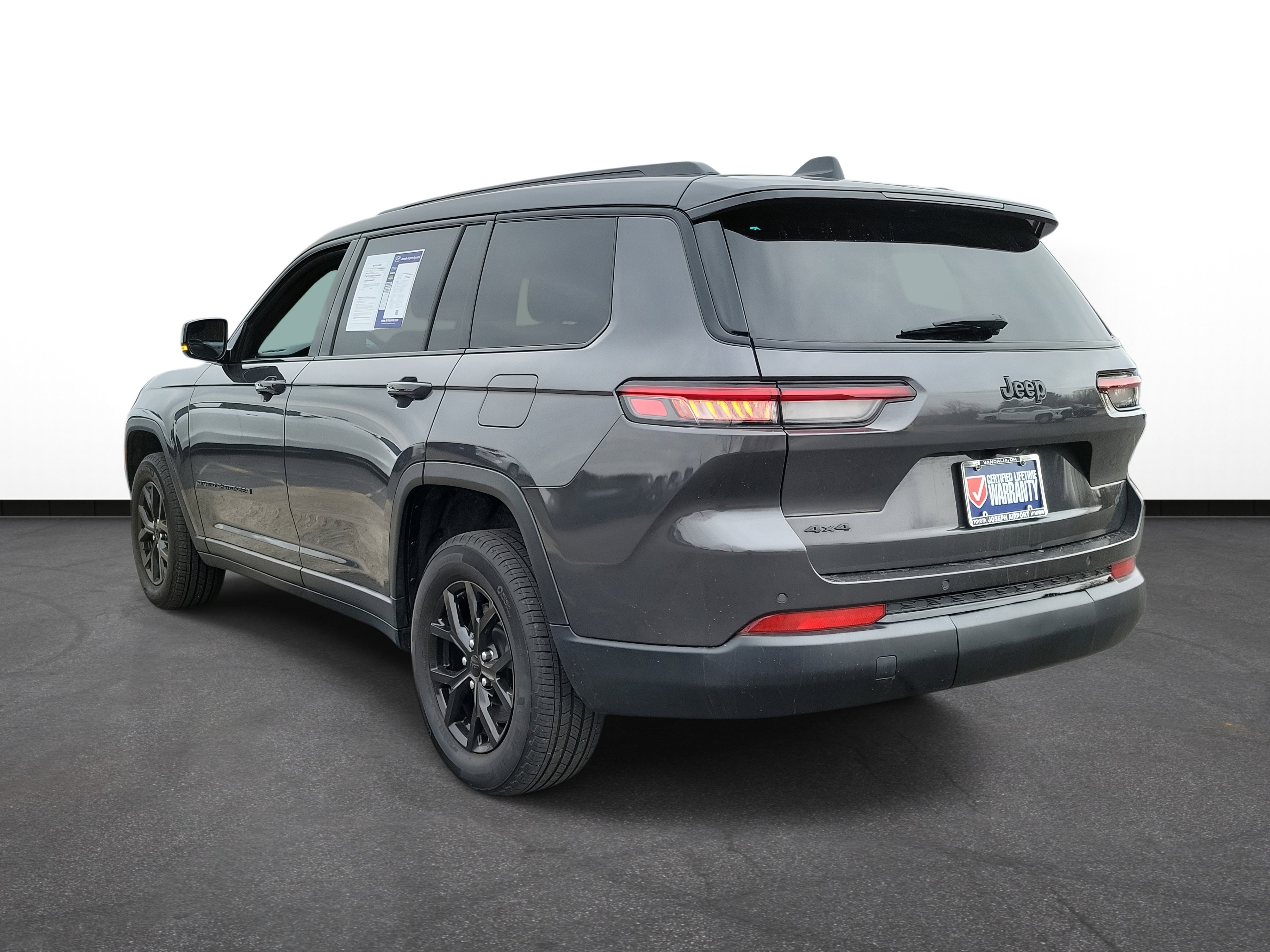 Used 2025 Jeep Grand Cherokee L Laredo image 3