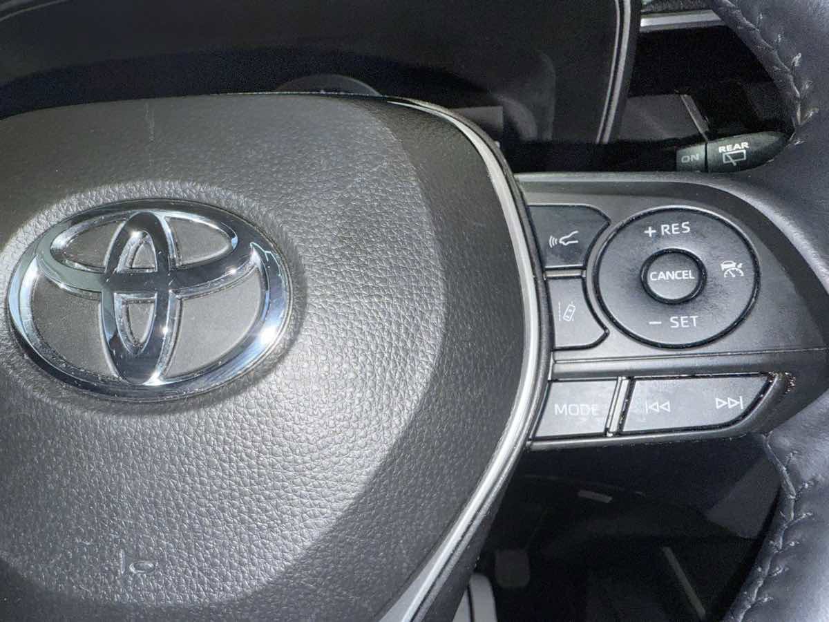 Used 2022 Toyota Corolla Cross LE w/ Moonroof Package image 19