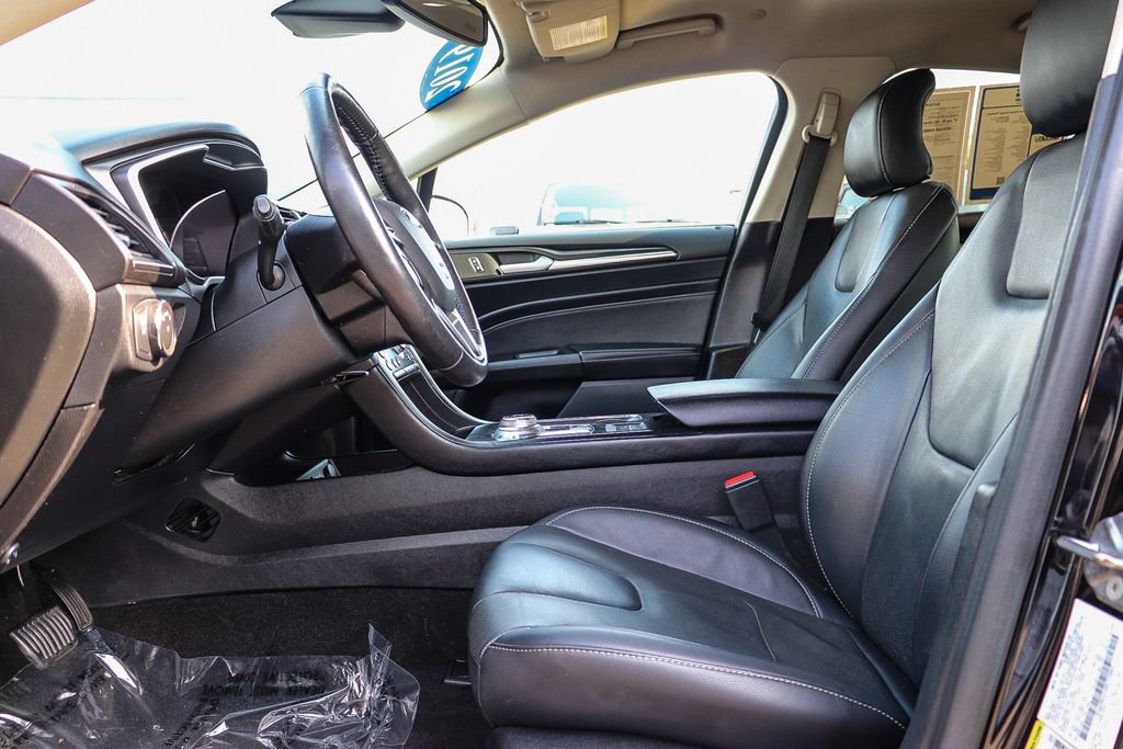 Used 2019 Ford Fusion Energi Titanium FWD image 22