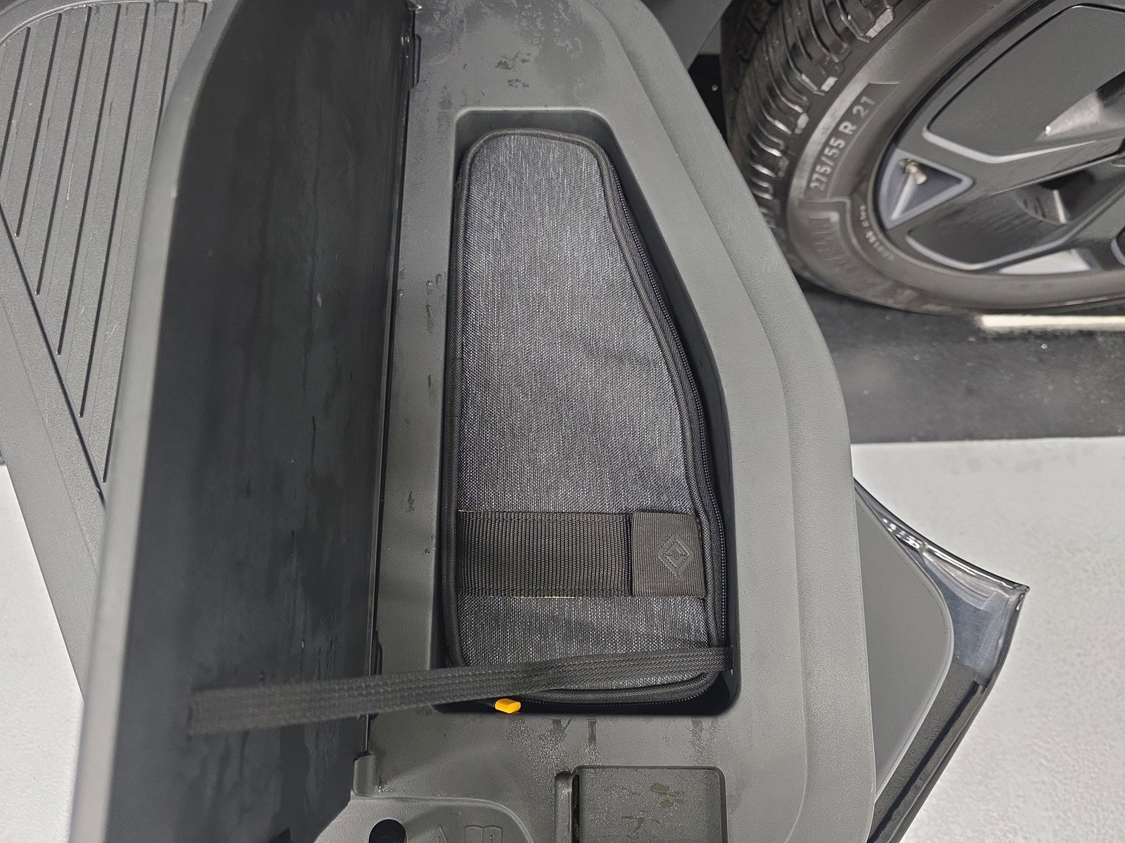 Used 2022 Rivian R1T Adventure image 32