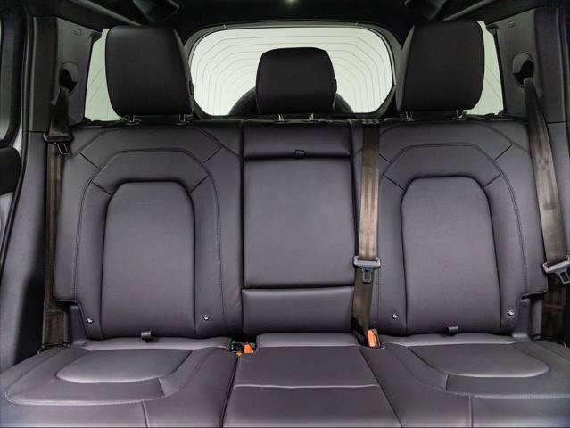 New 2026 Land Rover Defender 110 X-Dynamic SE AWD/4WD image 18