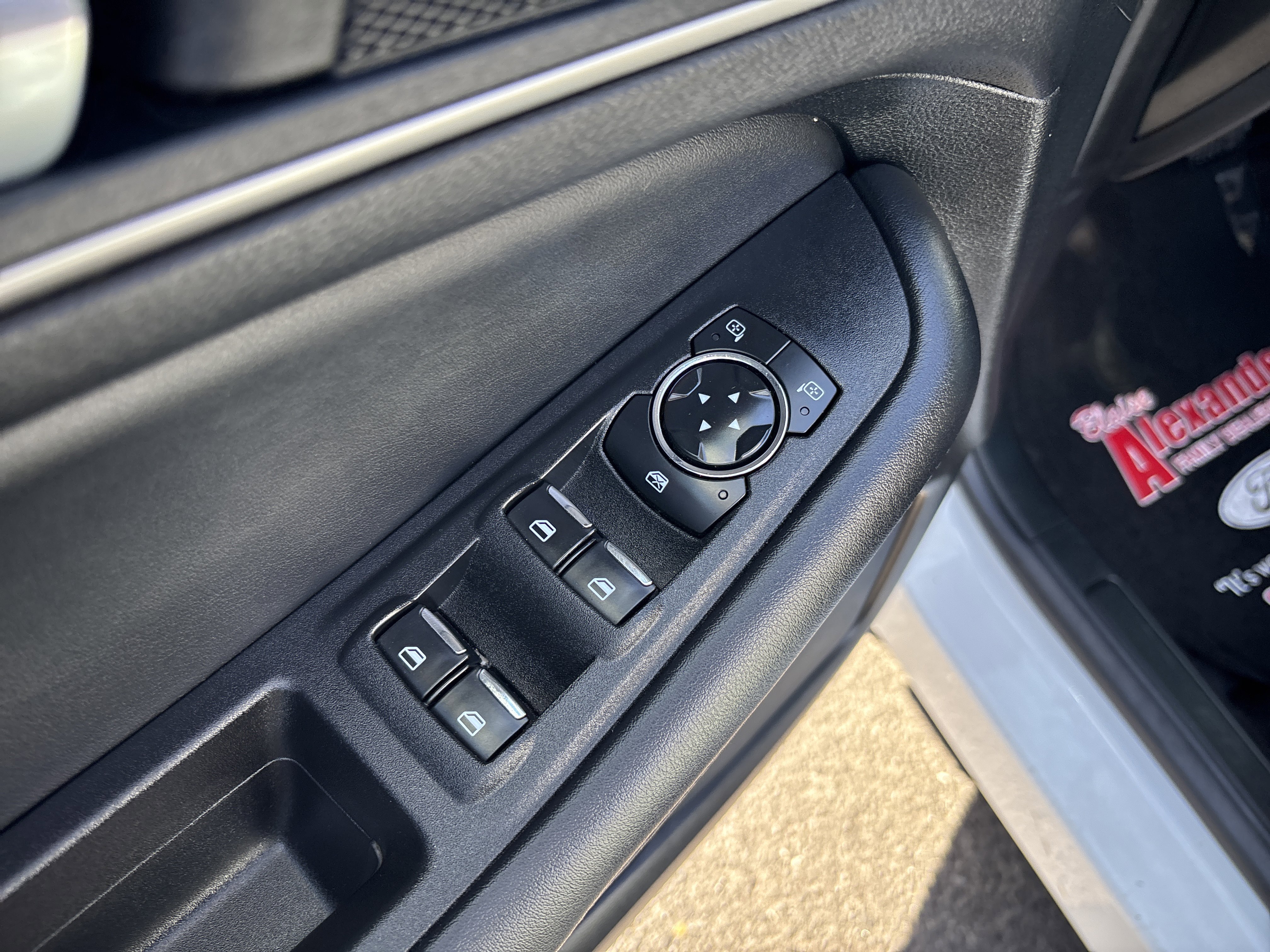 Used 2024 Ford Edge SEL image 17