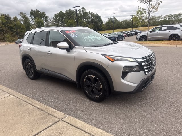 Used 2025 Nissan Rogue SV w/ SV Premium Package FWD image 7
