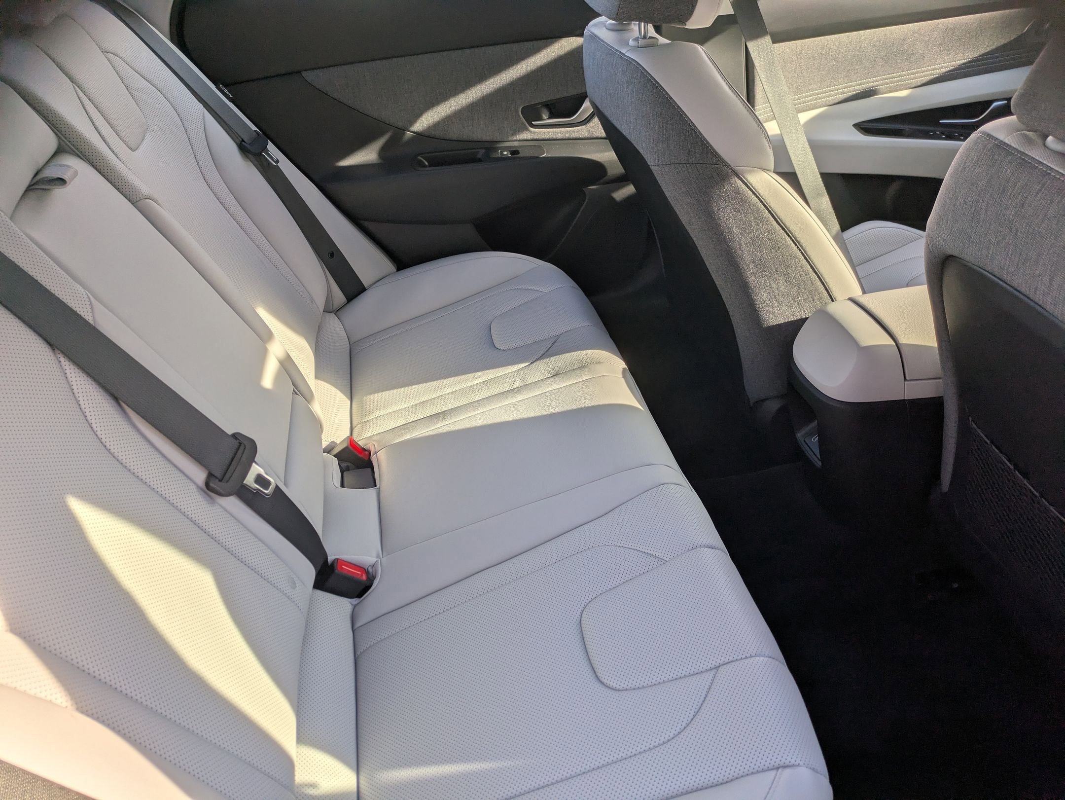 Certified 2025 Hyundai Elantra Limited image 24