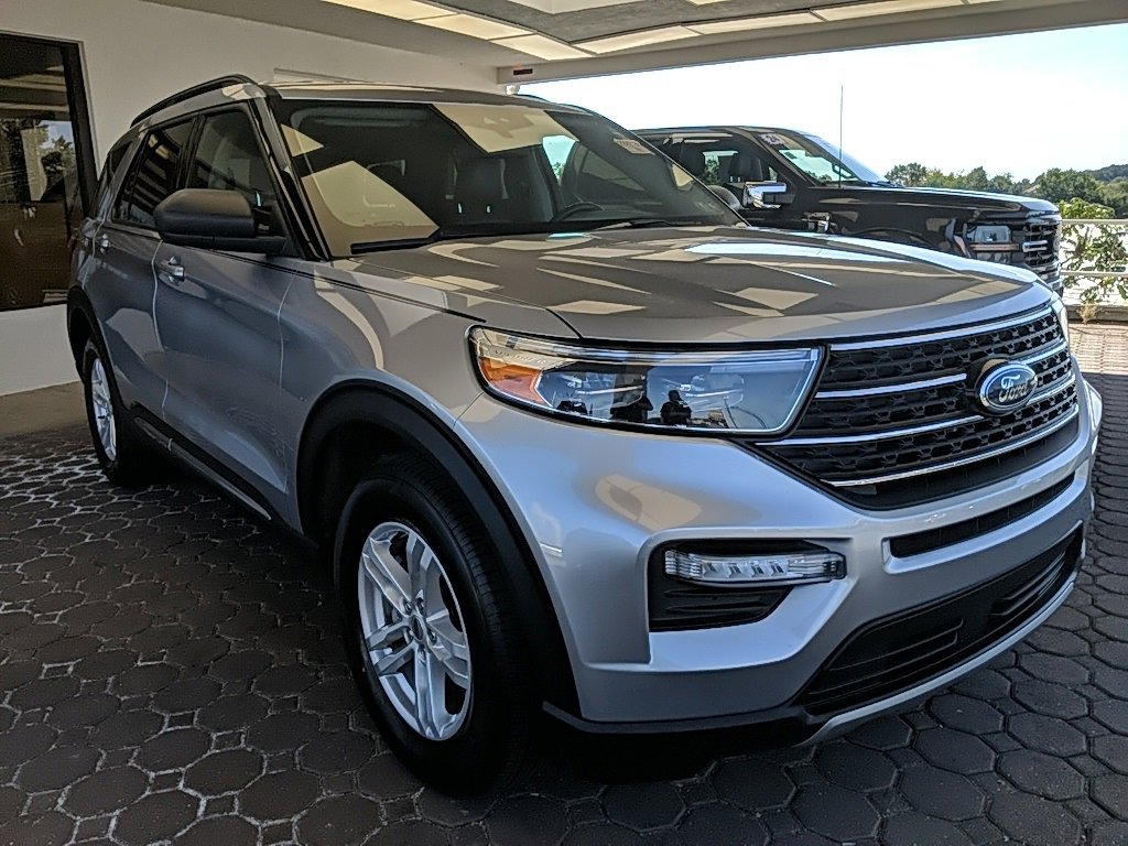 Used 2021 Ford Explorer XLT w/ Equipment Group 202A image 3