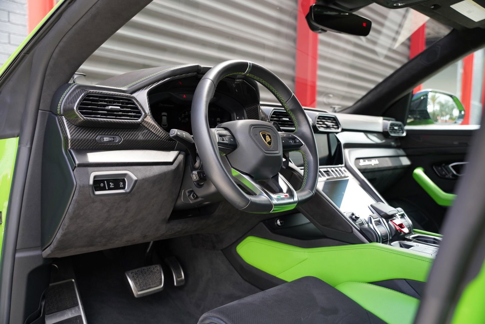 Used 2022 Lamborghini Urus image 16