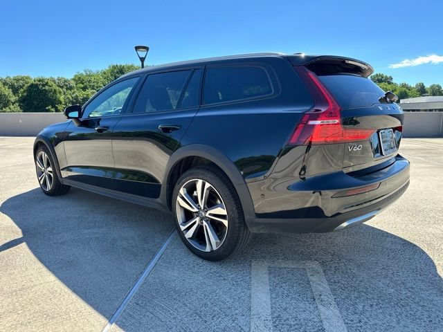 Certified 2025 Volvo V60 B5 Cross Country Plus AWD/4WD image 5