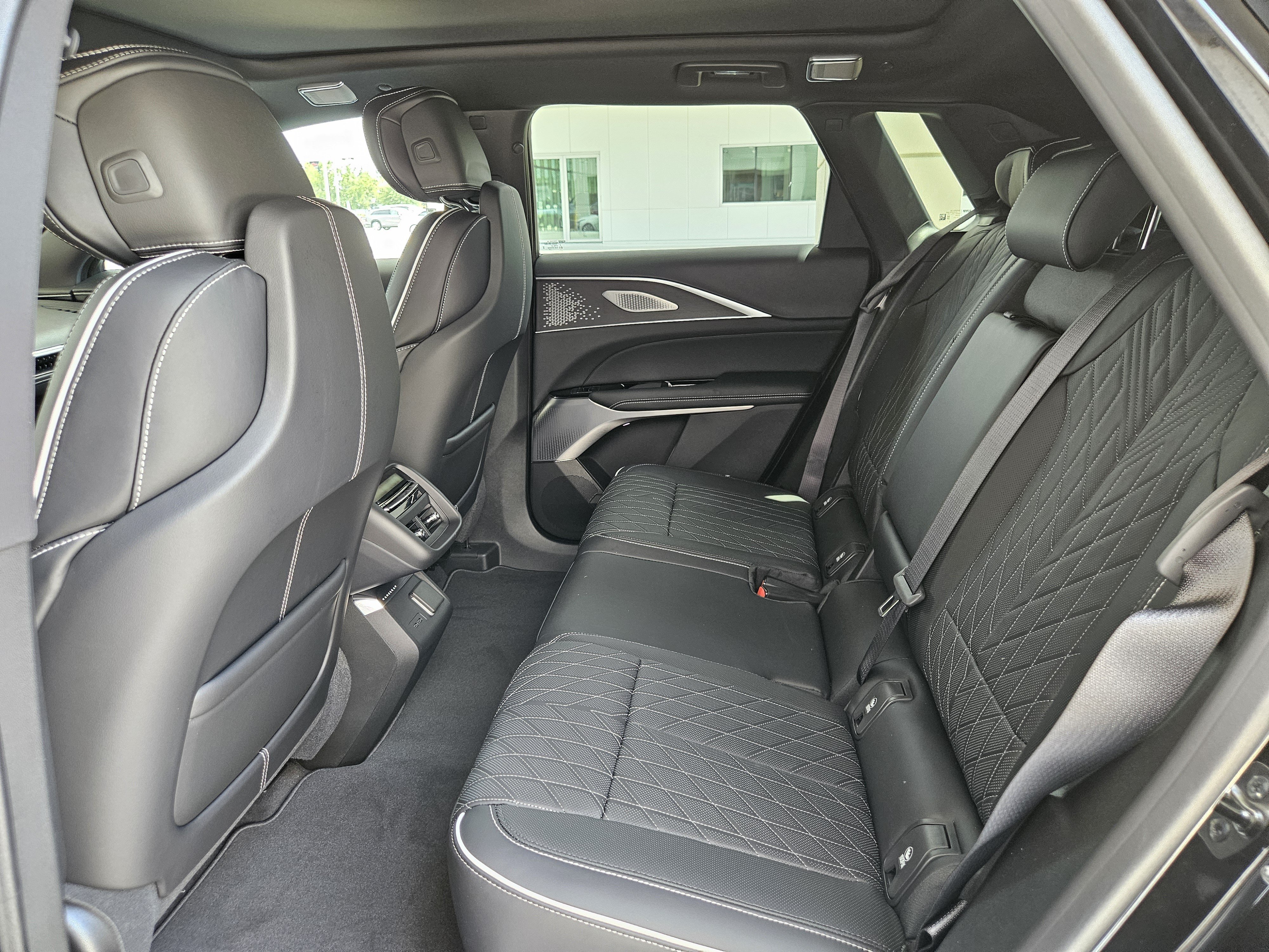 New 2026 Cadillac Lyriq V w/ Exterior Carbon Fiber Package AWD/4WD image 14