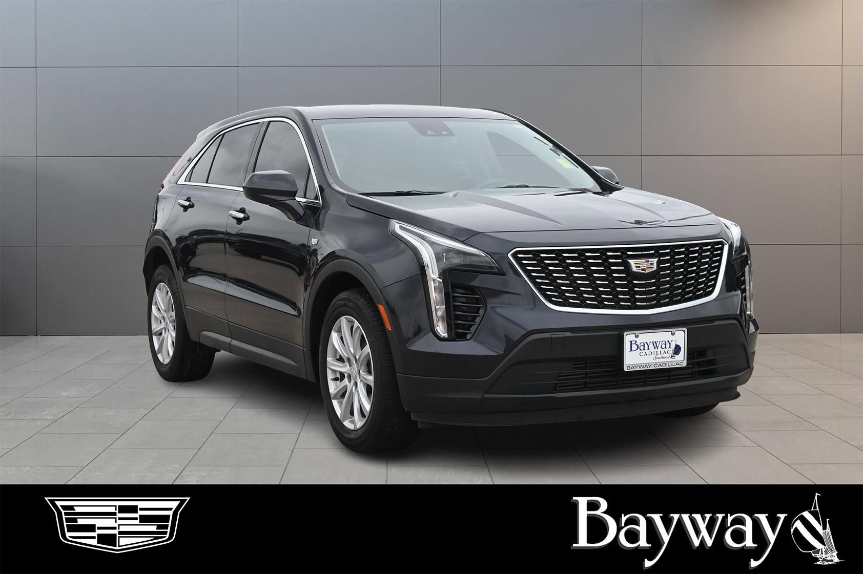 Used 2023 Cadillac XT4 Luxury w/ Cold Weather Package FWD image 3