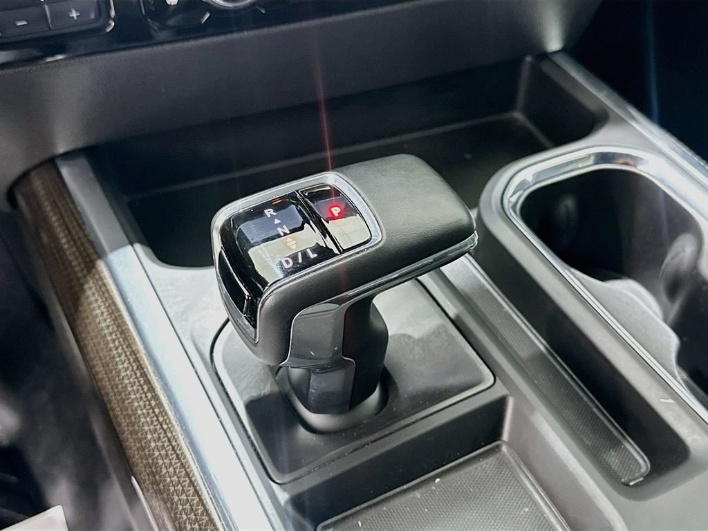 Used 2024 Chevrolet Silverado 1500 LT Trail Boss w/ LT Trail Boss Premium Package AWD/4WD image 17