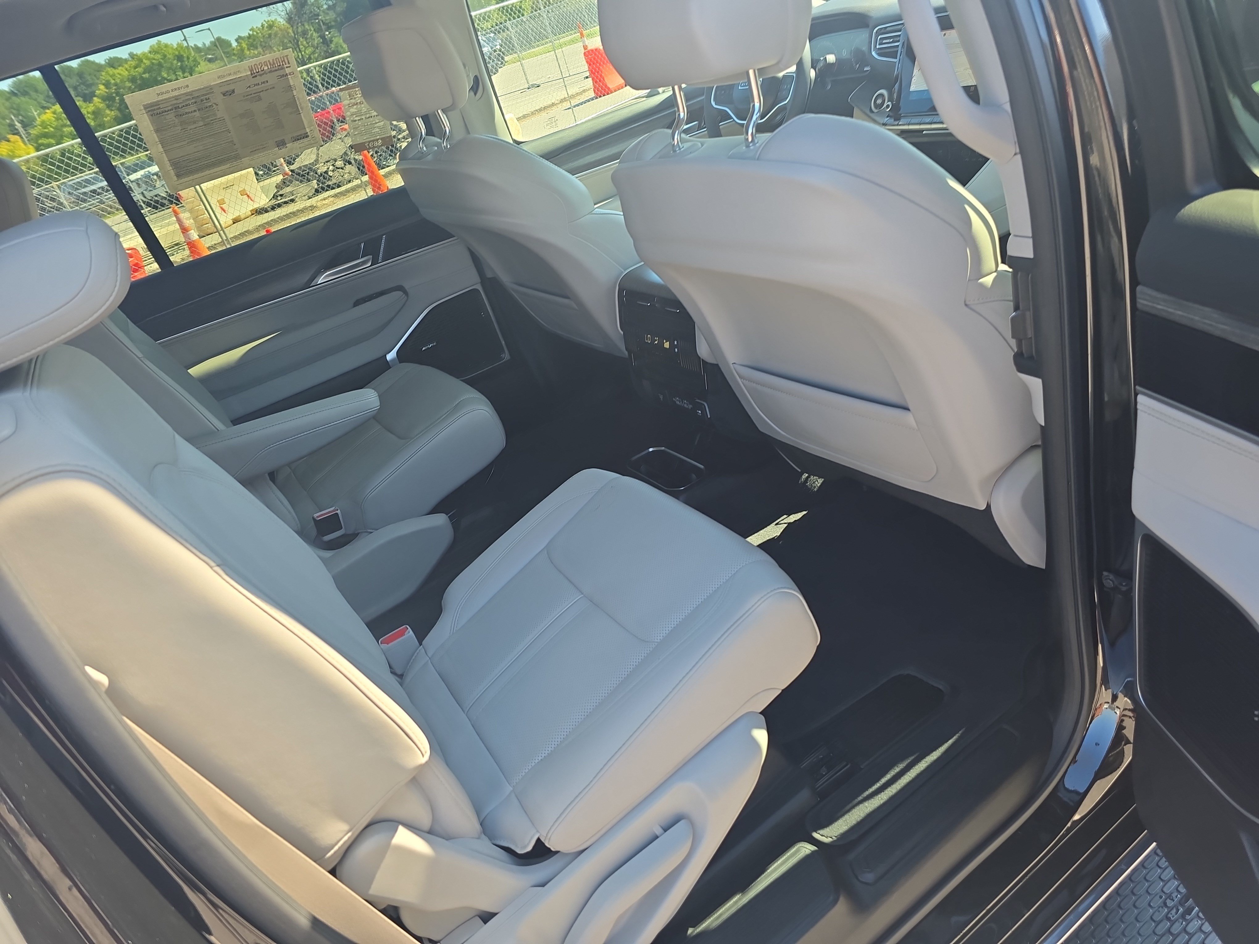 Used 2024 Jeep Wagoneer Series II AWD/4WD image 11