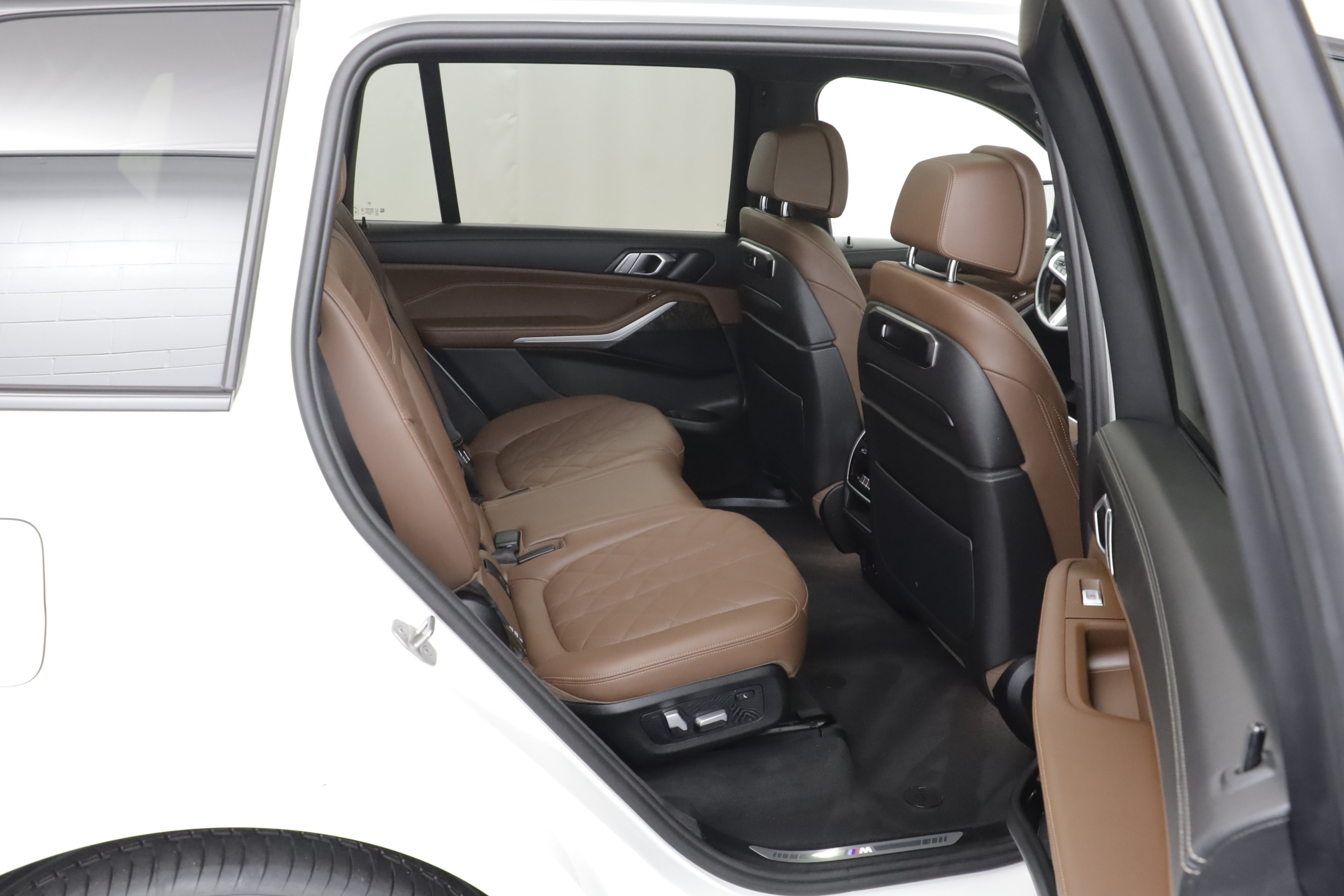Used 2024 BMW X7 xDrive40i w/ M Sport Package AWD/4WD image 24