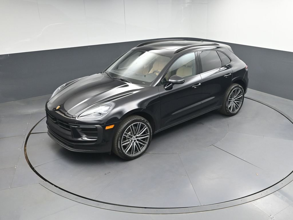 Certified 2025 Porsche Macan image 32