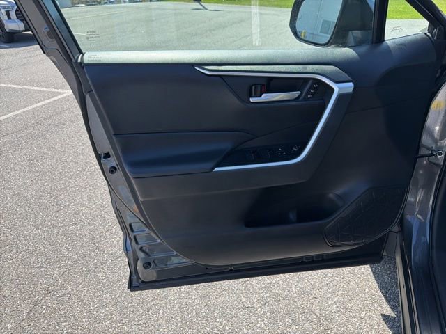 Used 2023 Toyota RAV4 XLE Premium image 11