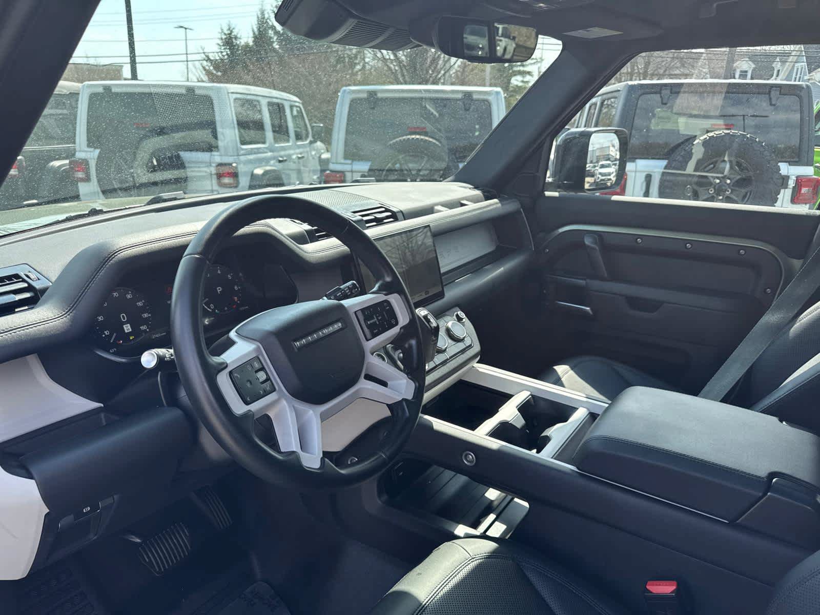 Used 2025 Land Rover Defender 110 S AWD/4WD image 12