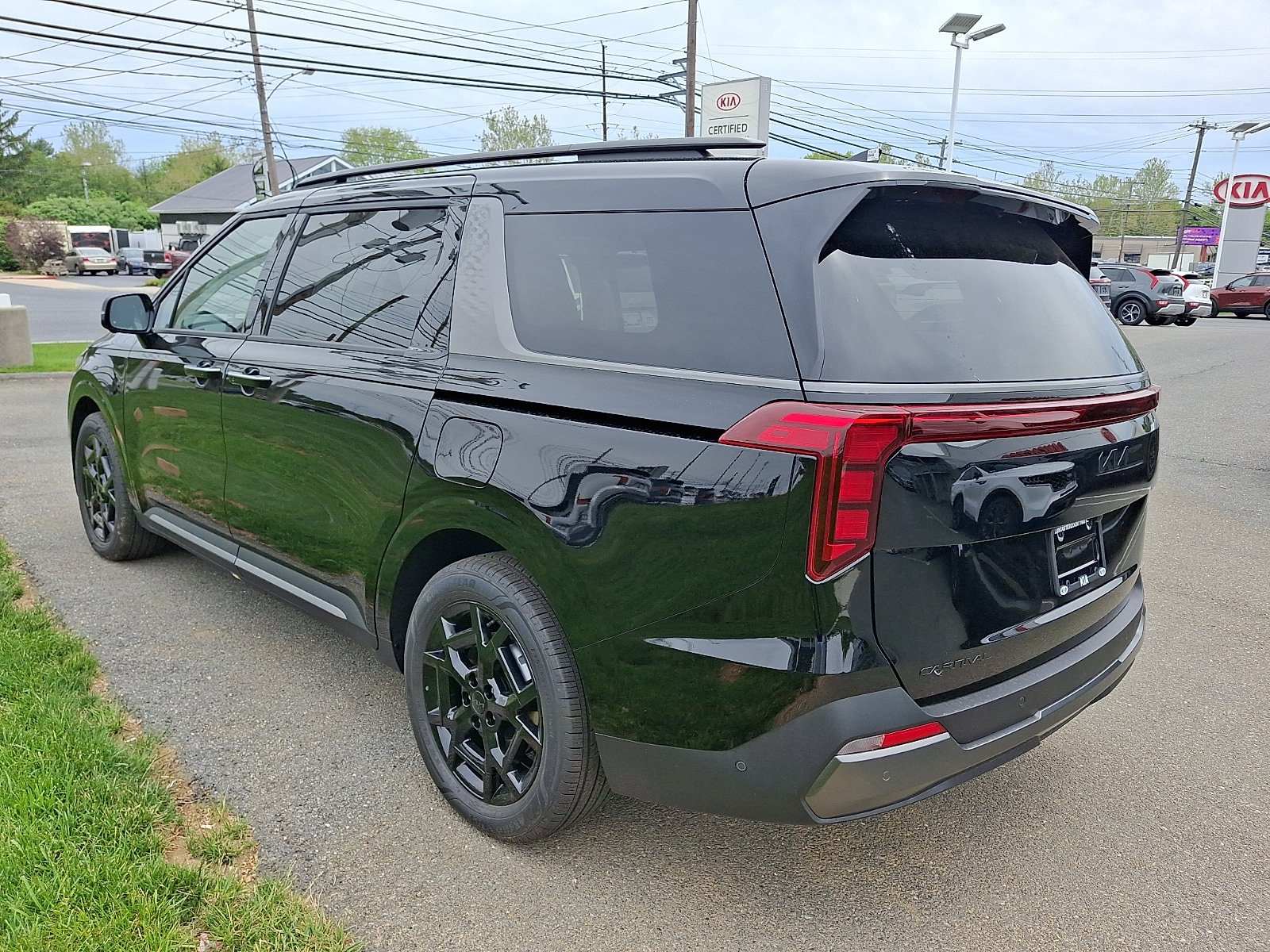 New 2026 Kia Carnival SX w/ SX Dark Edition Package FWD image 4