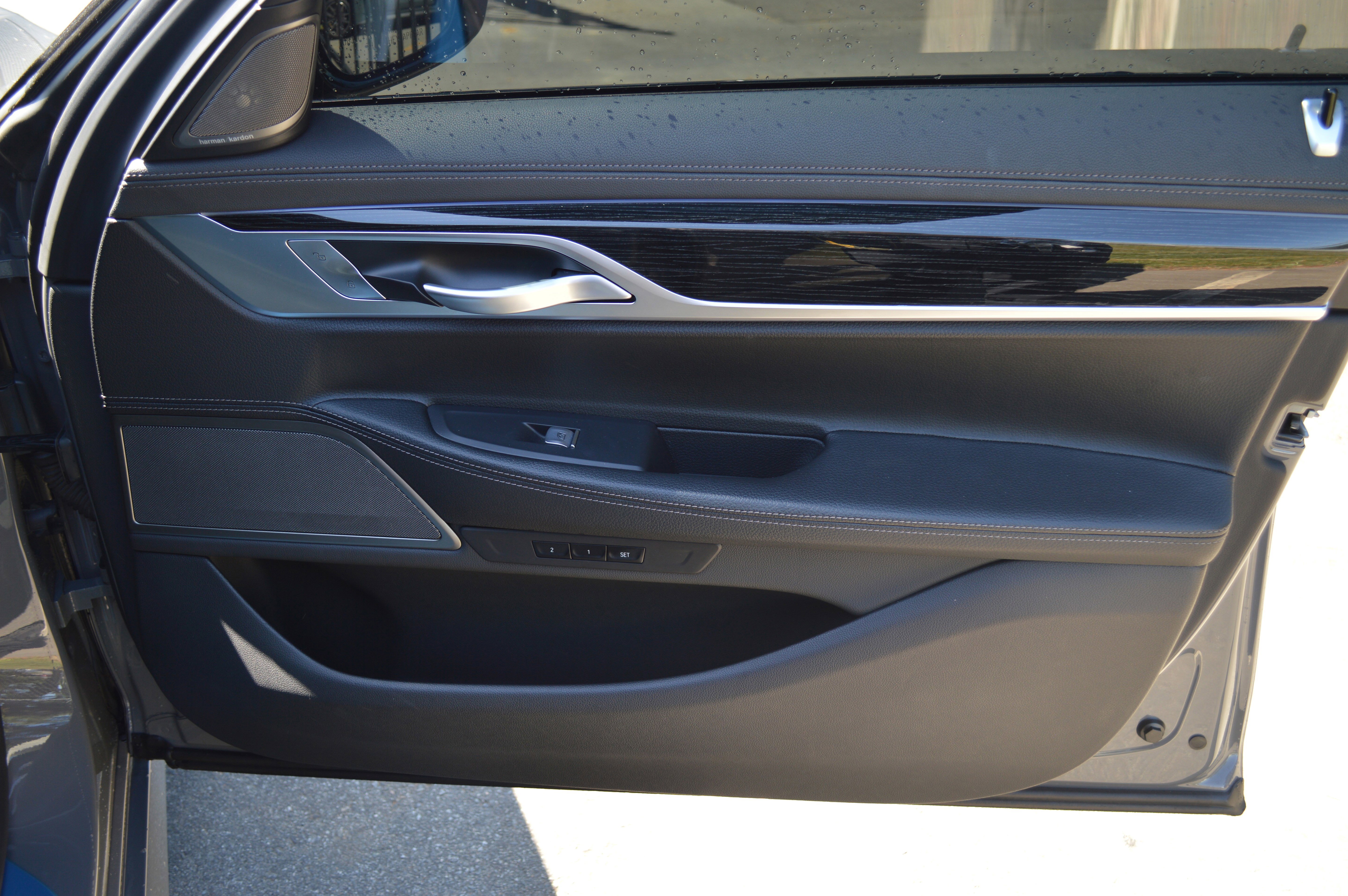 Used 2022 BMW 740i w/ M Sport Package image 34